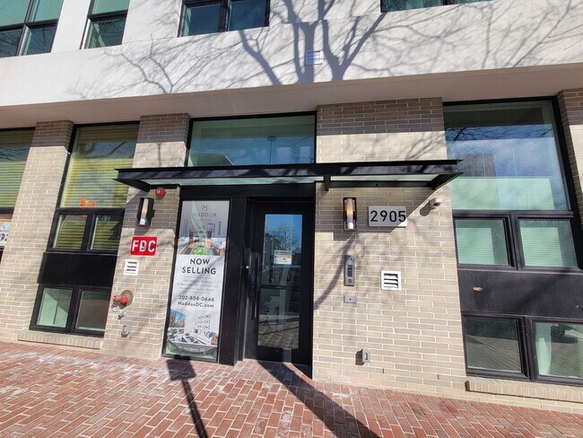 Foto del edificio - 2905 Georgia Ave NW