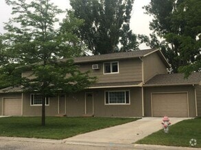 Building Photo - 852 Crist Dr
