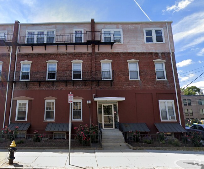 Building Photo - 180 North Beacon St