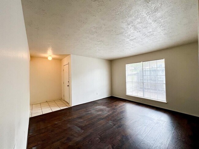 Foto del edificio - 709 Ruth Ct