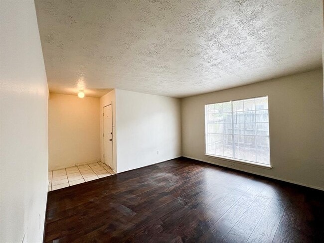 Building Photo - 709 Ruth Ct