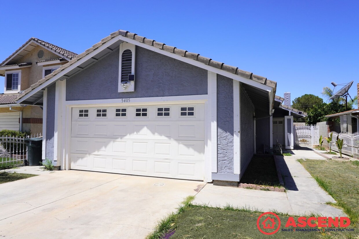 Foto principal - Cozy home located in Southeast Bakersfield