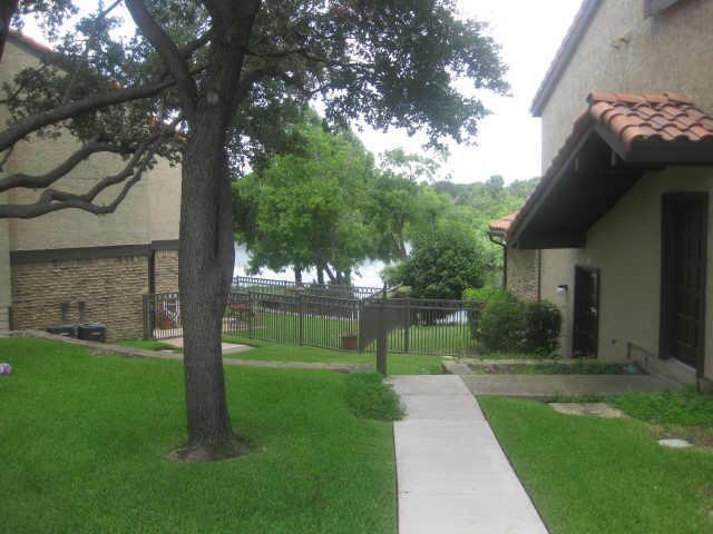Foto del edificio - 2610 Lakehill Ln