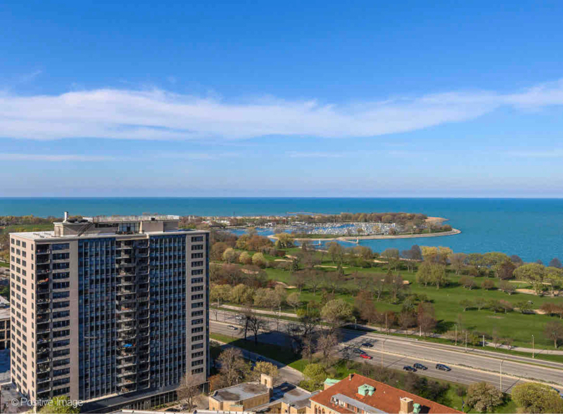 Foto principal - 655 W Irving Park Rd