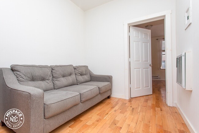 Building Photo - 178 Meserole St