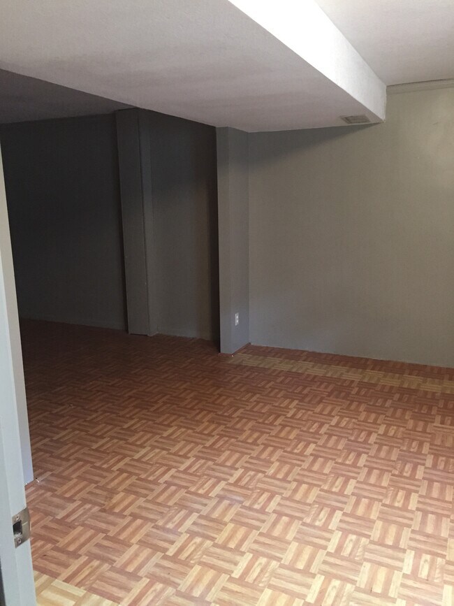 Building Photo - 840 Locust St