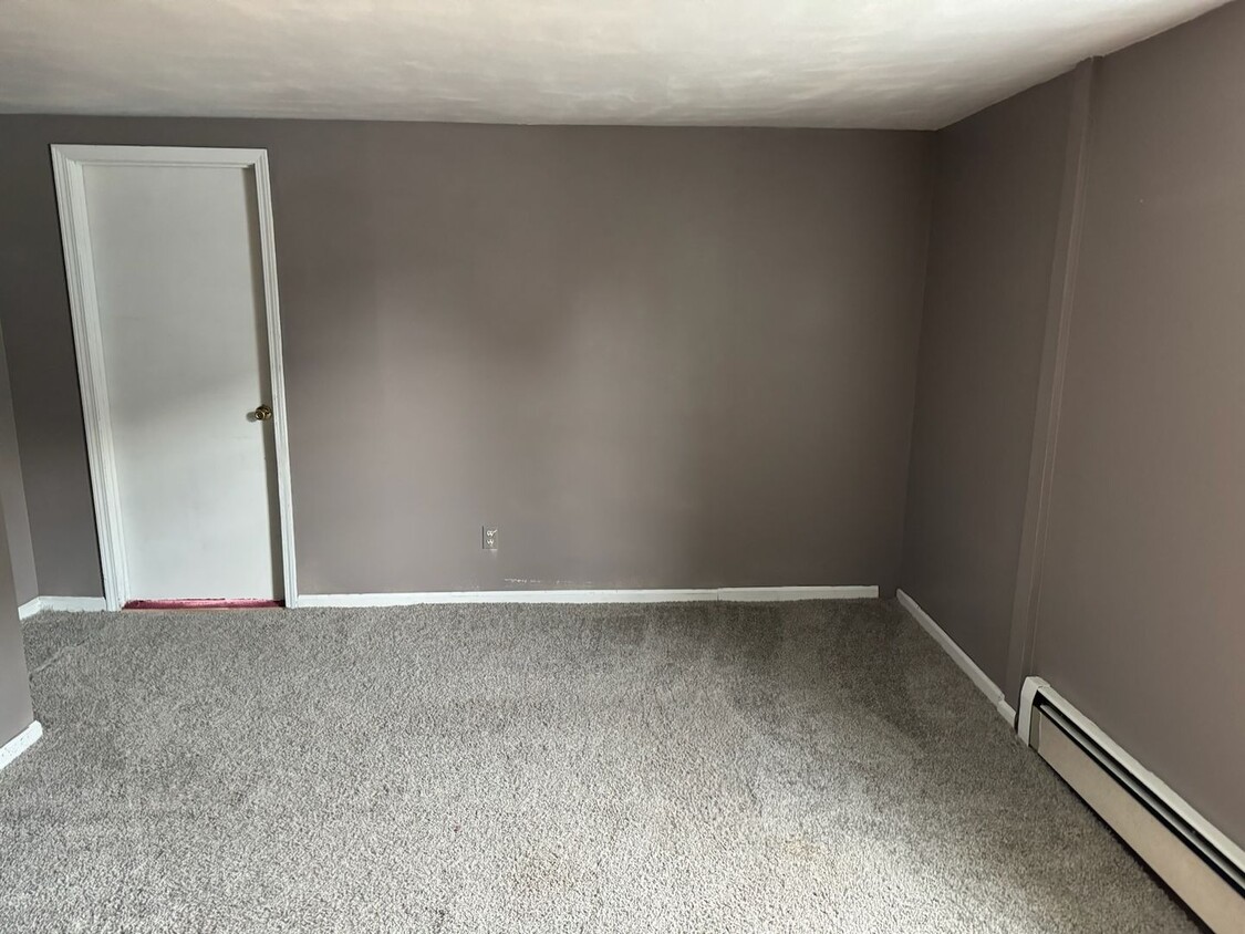 Foto principal - 810 Utica St