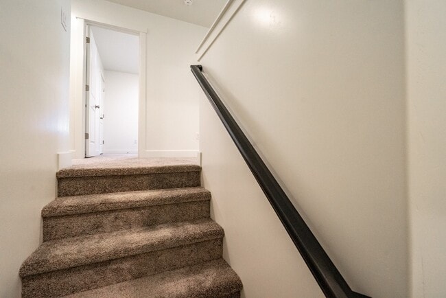 Building Photo - Modern 4-Bed Stand-Alone Home with Fenced Patio