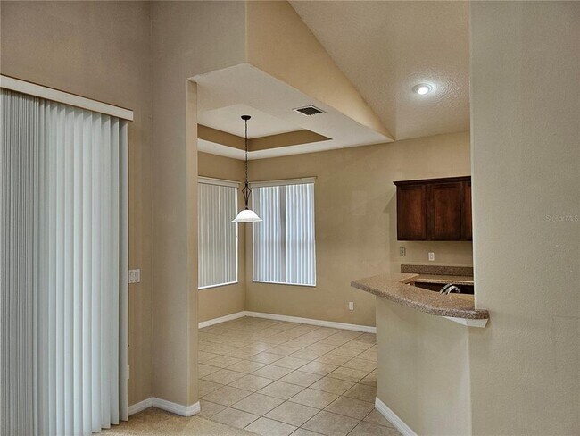 Building Photo - 21 Raintree Cir