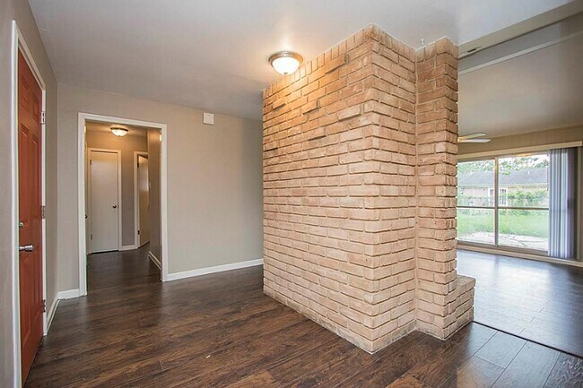Building Photo - 803 Knob Hollow St