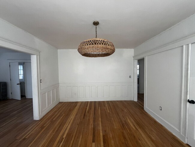 Building Photo - Spacious 3-Bedroom Apartment in Dorchester...