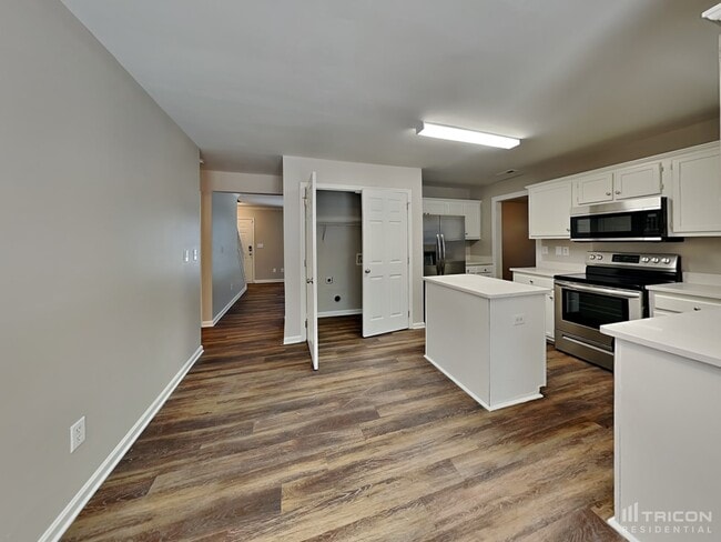 Building Photo - 2826 Bricker Dr