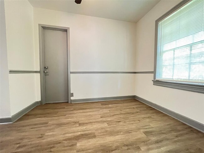 Foto del edificio - 2420 White Oak Dr
