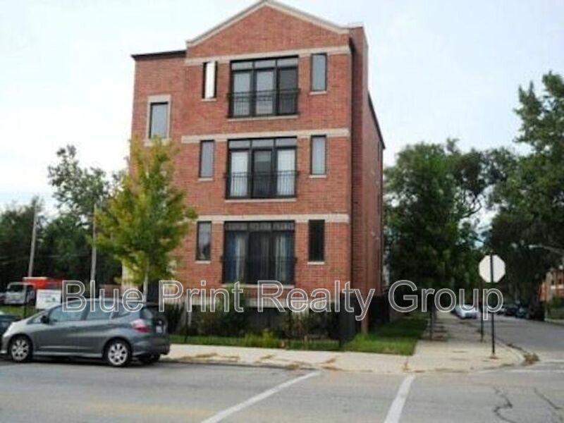 Primary Photo - 624 E 43rd St