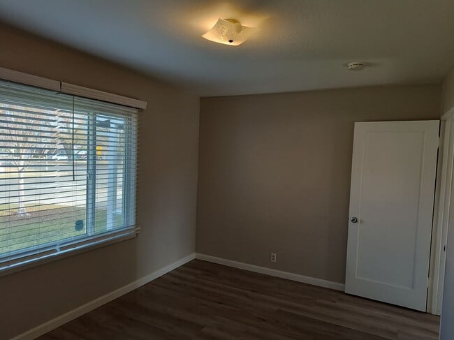 Building Photo - 3636 Alberta Ave
