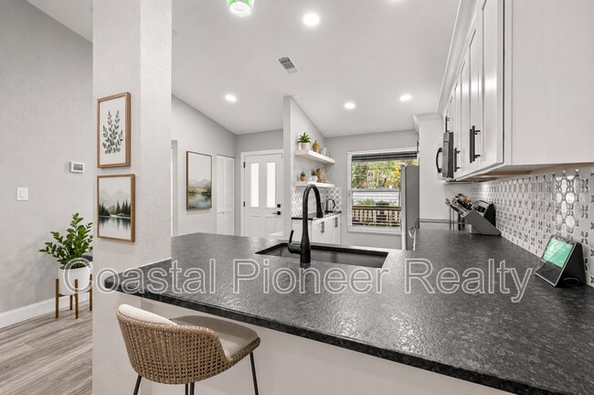 Foto del edificio - 124 Anclote Rd