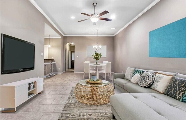 Foto del edificio - College Station - 3 bedroom / 3 bath Townhome, covered patio & back yard with one car garage.