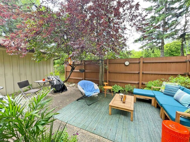 Building Photo - Sparkling 3-Plus Bedroom Home in Maple Gro...