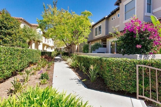 Foto del edificio - Vibrant 3 Bedroom Townhome in Bressi Ranch
