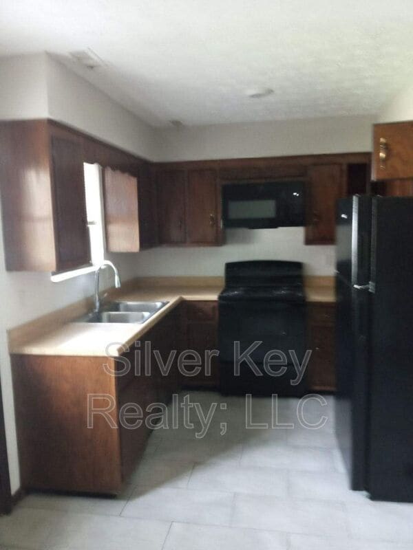 Building Photo - 408-410 Oklahoma St