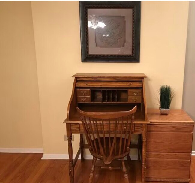 Rincón de la oficina - 553 W Park Ave