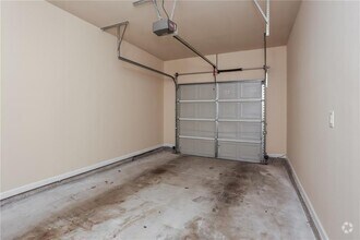 Building Photo - 2860 Ridgeview Dr