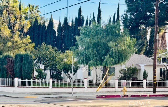 Primary Photo - 7857 Wilbur Ave