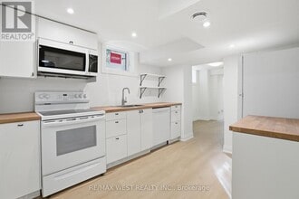 Building Photo - 85 Allanbrooke Dr