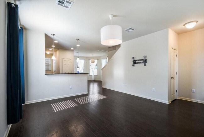 Foto del edificio - 18316 Mammoth Cave Blvd