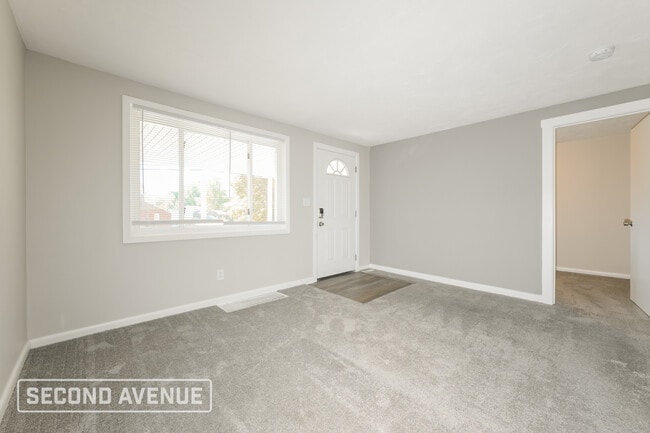 Building Photo - 127 Stowe Dr