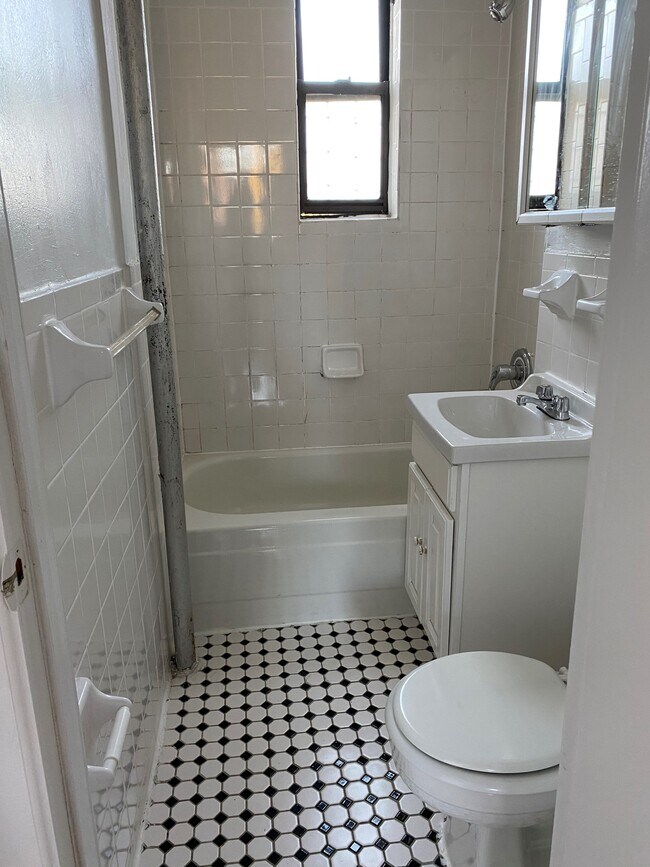 Bathroom - 4515 48th St