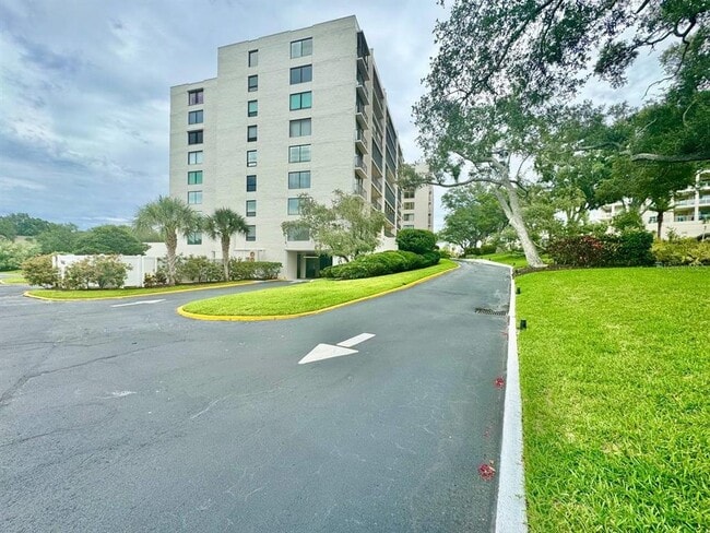 Building Photo - 220 Belleview Blvd