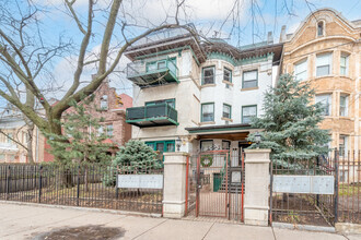 Building Photo - 4518 N Sheridan Rd