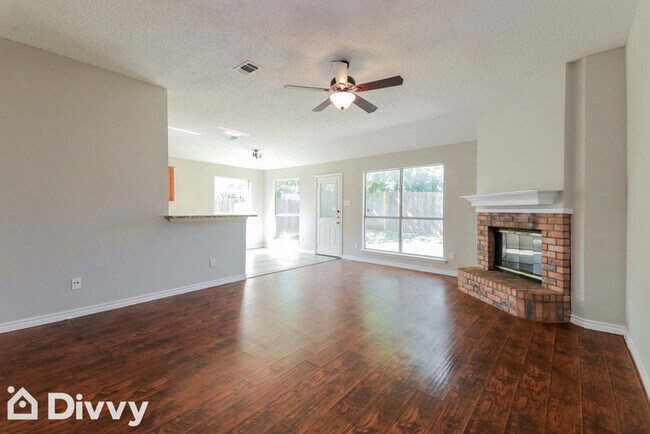 Building Photo - 3717 Fleetwood Dr
