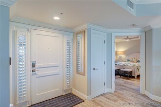 Building Photo - 5799 NE Island Cove Way
