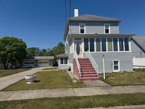 Building Photo - 116 E Edgewater Ave