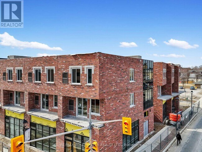 Building Photo - 185 Division St