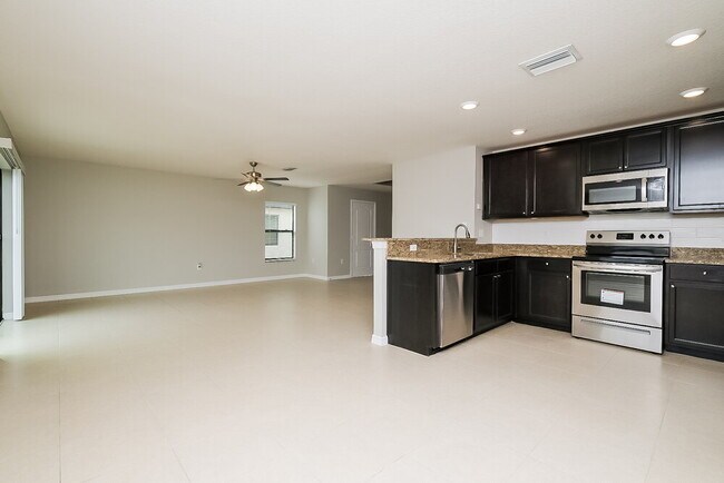 Foto del edificio - 8548 Silverbell Loop