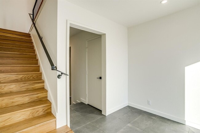 Building Photo - 444 W Morphy St