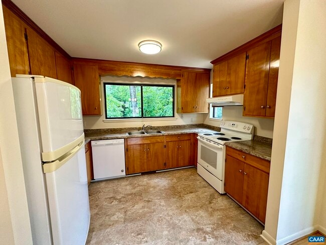 Building Photo - 143 Lake Saponi Dr