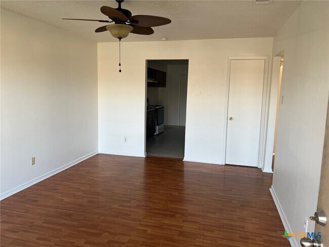 Foto del edificio - 902 Travis Ln