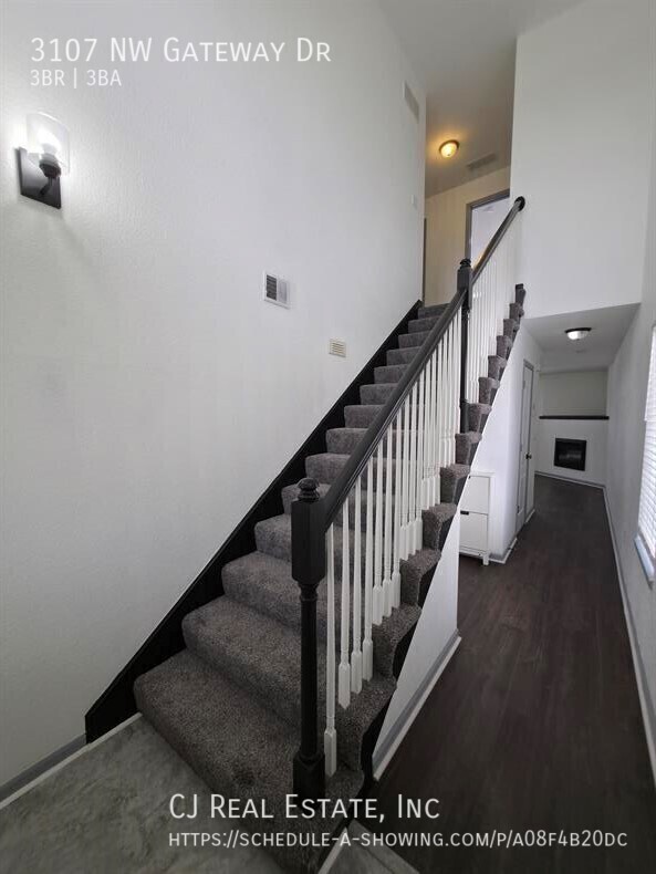 Building Photo - 3107 NW Gateway Dr