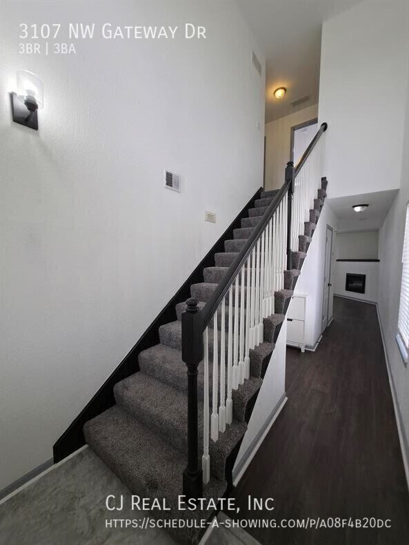 Foto del edificio - 3107 NW Gateway Dr