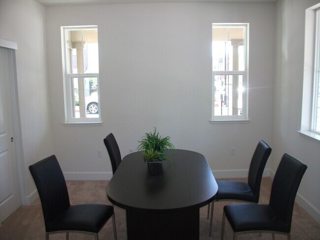 Foto del edificio - New Townhouse 3 bed 3.5 bath In South San ...
