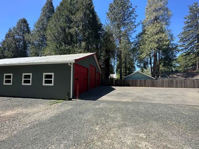 Foto del edificio - Newly Renovated 3 Bedroom 2 Bathroom Close to Town