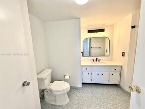 Building Photo - 1351 NE Miami Gardens Dr
