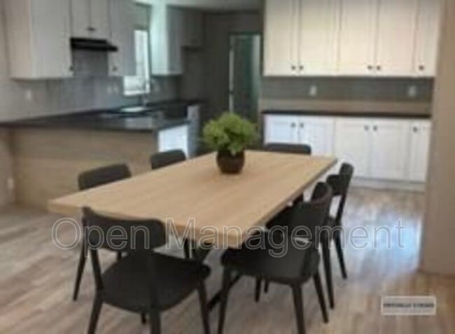 Building Photo - 2710 N Farm Rd 137