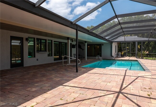 Foto del edificio - 14562 Riverside Dr