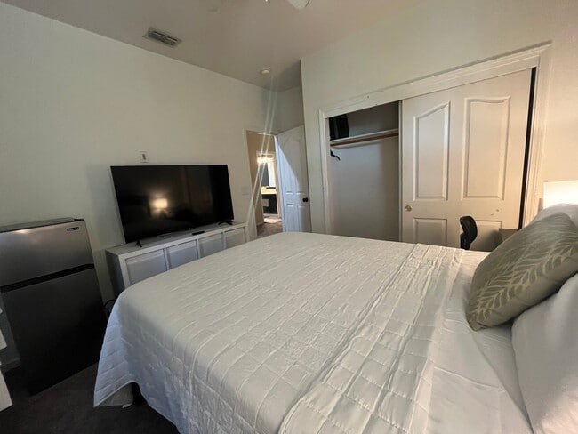 Foto del edificio - 8408 Arrowroot Cir