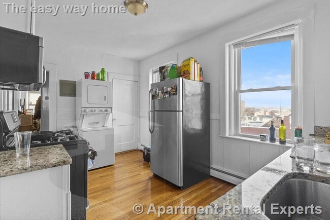 Photo - 489 E Broadway Apartment